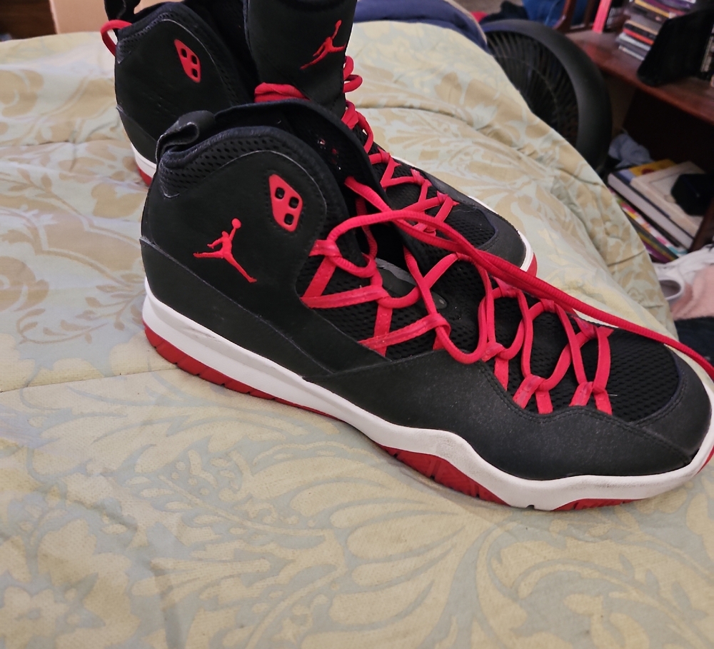 Jordan Sneakers Pre Game Xt . Size 11.